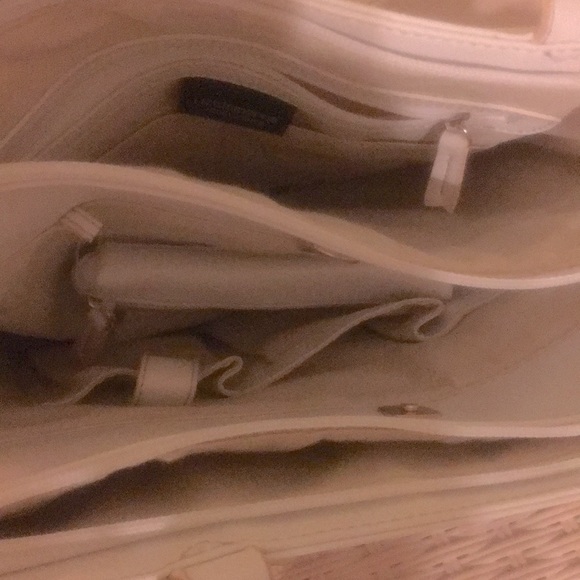 Vegan/Leather Shoulder Bag. - Picture 4 of 9